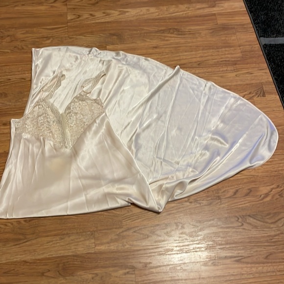 VINTAGE VICTORIA SECRET Sexy, lacey, mesh, long, split, nightgown- GOLD LABEL - Picture 12 of 14